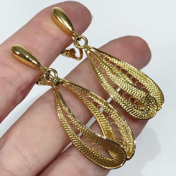 Vintage Trifari Gold Toned Filigree Earrings Clip On Dangle Drop Estate Large 2" - Picture 3 of 14